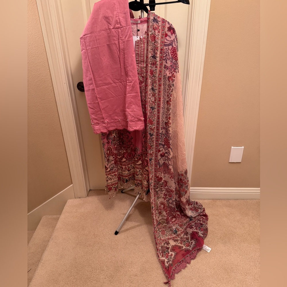 NWT Khaadi Embroidered Kurta set with embellishments